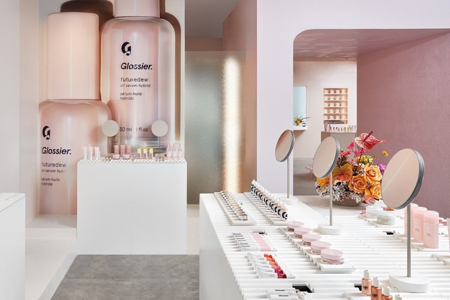 Μέσα στο θεαματικό pop up store της Glossier στο Λονδίνο - Φωτογραφία 3