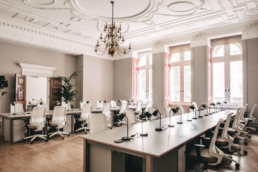 Ένα working space στο Λονδίνο που αναδεικνύει τον μινιμαλισμό - Φωτογραφία 1