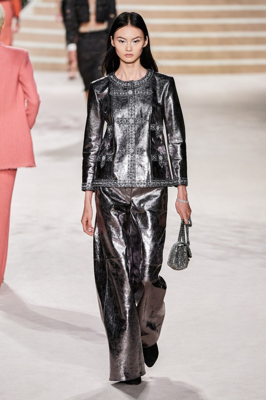Chanel Pre Fall 2020: Το πρώτο Métiers d’Art show της Virginie Viard επέστρεψε στο Παρίσι - Φωτογραφία 8