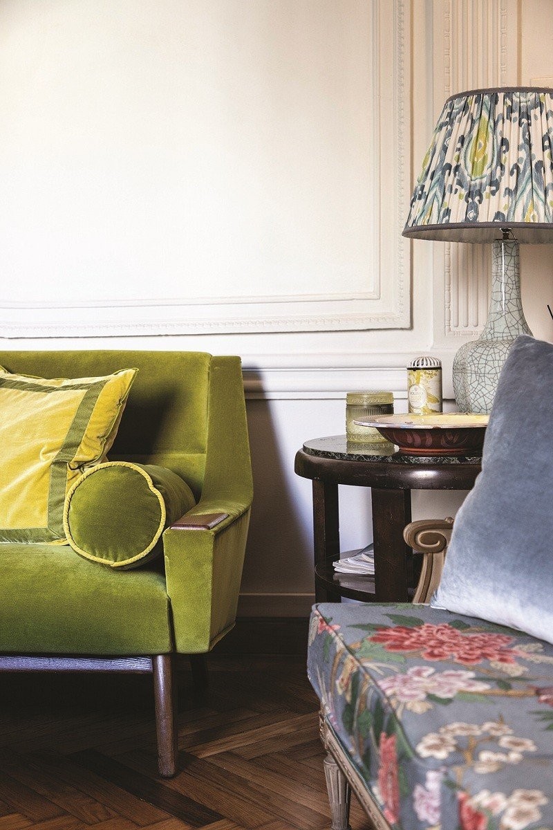 H σχεδιάστρια μόδας Εύη Καρατζά μας υποδέχεται στο καινούριο και υπέροχο νεοκλασικό σπίτι της, στην Πλάκα- Φωτογραφία 1