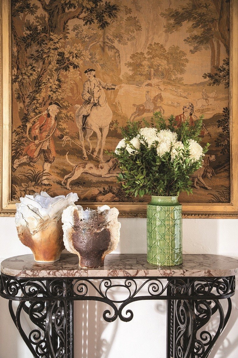 H σχεδιάστρια μόδας Εύη Καρατζά μας υποδέχεται στο καινούριο και υπέροχο νεοκλασικό σπίτι της, στην Πλάκα- Φωτογραφία 3