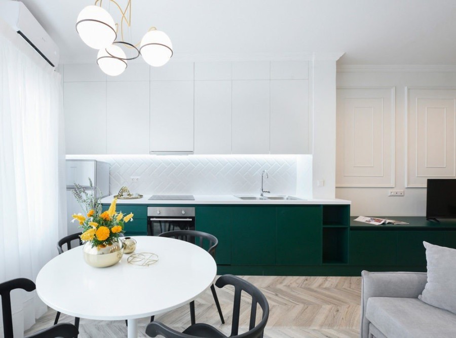 Ένα ρετρό και λειτουργικό διαμέρισμα στο Μοναστηράκι που αποτελείται από απίστευτα φωτεινούς χώρους- Φωτογραφία 4