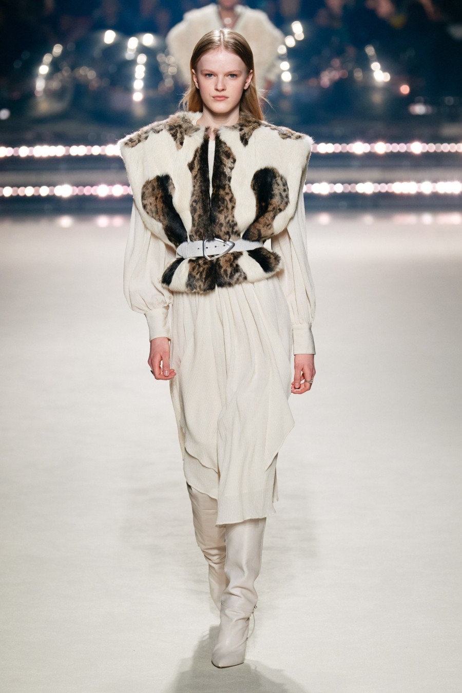 Paris Fashion Week: Oι Gigi & Bella Hadid περπάτησαν στην πασαρέλα του οίκου Off-White μαζί με τη μητέρα τους, Yolanda - Φωτογραφία 1