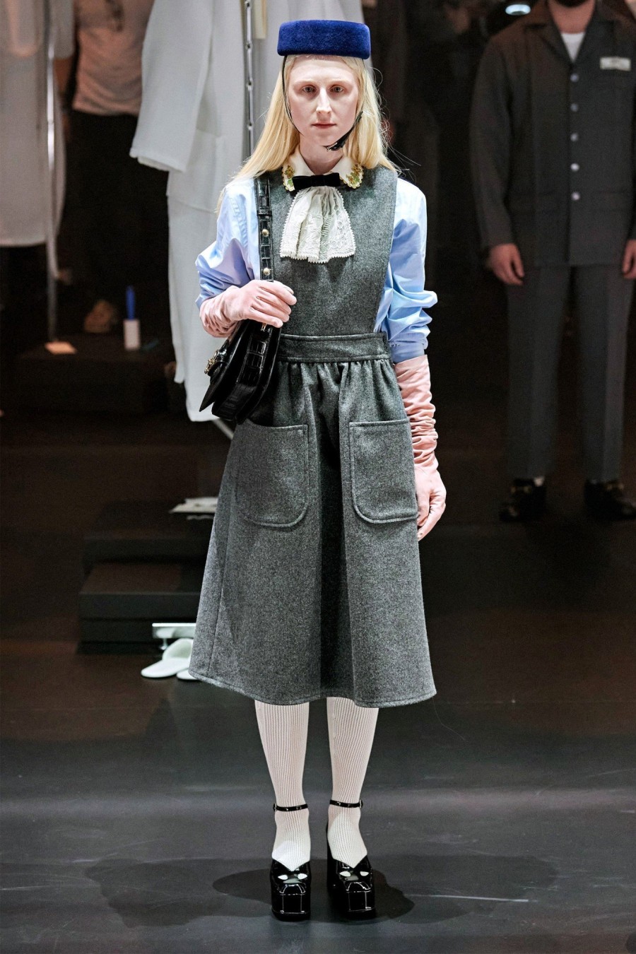 Milan Fashion Week: Δίχασε ο οίκος Gucci ενώ η Max Mara εντυπωσίασε με τις Bella Hadid & Kaia Gerber στην πασαρέλα - Φωτογραφία 2