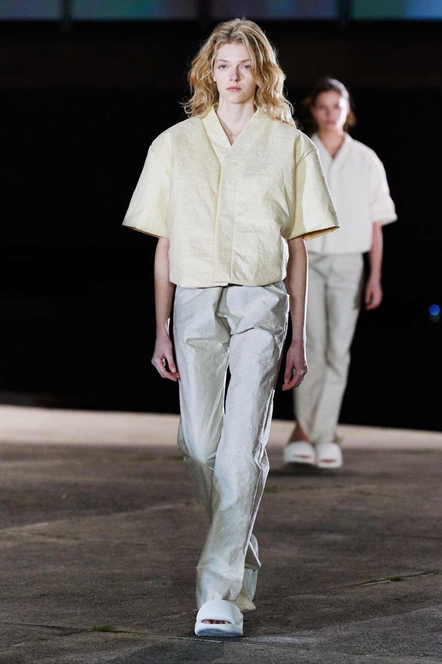 Το απρόσμενο performance του Kanye West και όλα τα τελευταία νέα από την Εβδομάδα Μόδας στο Παρίσι - Φωτογραφία 1