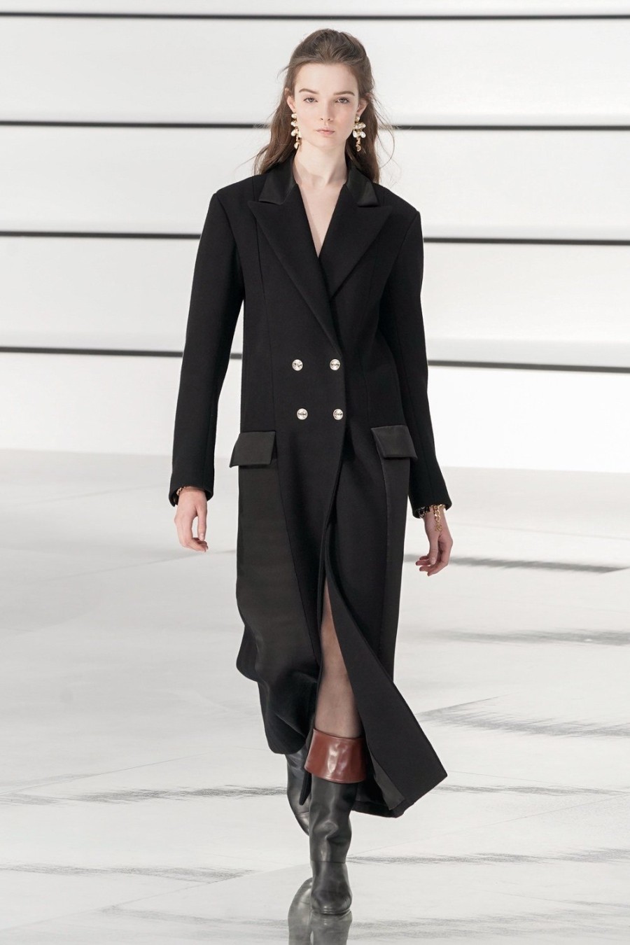 Ο οίκος Chanel δημιούργησε το δικό του girl gang με αρχηγό την Gigi Hadid - Φωτογραφία 3