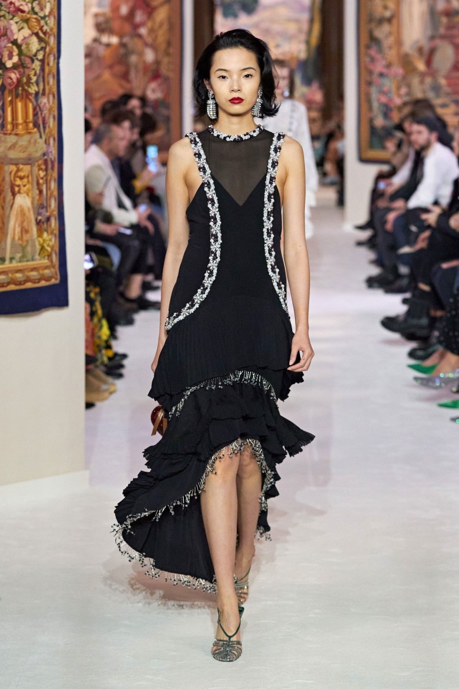 PFW: Οι οίκοι Lanvin, Chloé & Maison Margiela αναδεικνύουν νέες εικόνες κομψότητας και καλλιτεχνικής ανησυχίας - Φωτογραφία 4