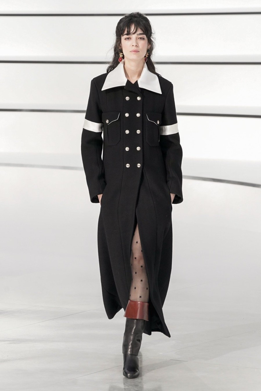 Ο οίκος Chanel δημιούργησε το δικό του girl gang με αρχηγό την Gigi Hadid - Φωτογραφία 5