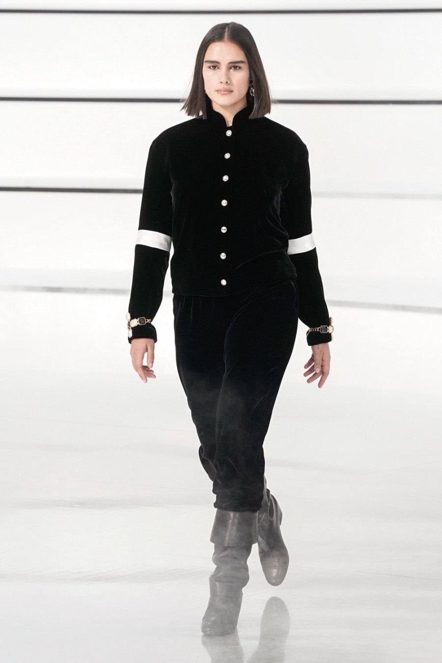 Ο οίκος Chanel δημιούργησε το δικό του girl gang με αρχηγό την Gigi Hadid - Φωτογραφία 6