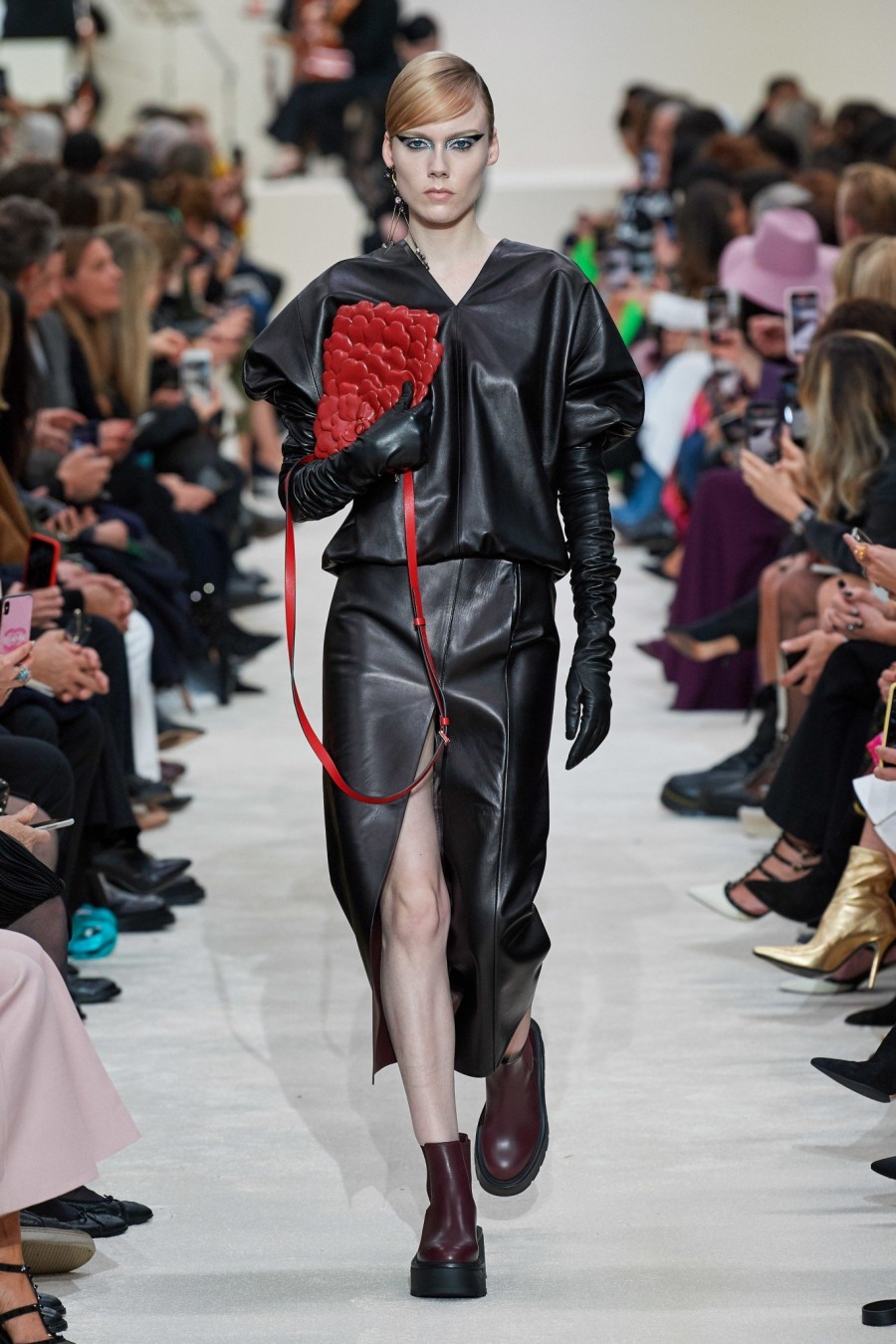 Το απρόσμενο performance του Kanye West και όλα τα τελευταία νέα από την Εβδομάδα Μόδας στο Παρίσι - Φωτογραφία 6