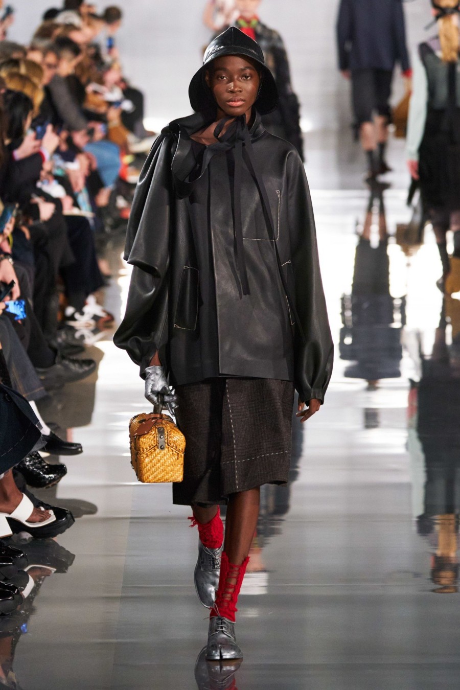 PFW: Οι οίκοι Lanvin, Chloé & Maison Margiela αναδεικνύουν νέες εικόνες κομψότητας και καλλιτεχνικής ανησυχίας - Φωτογραφία 7