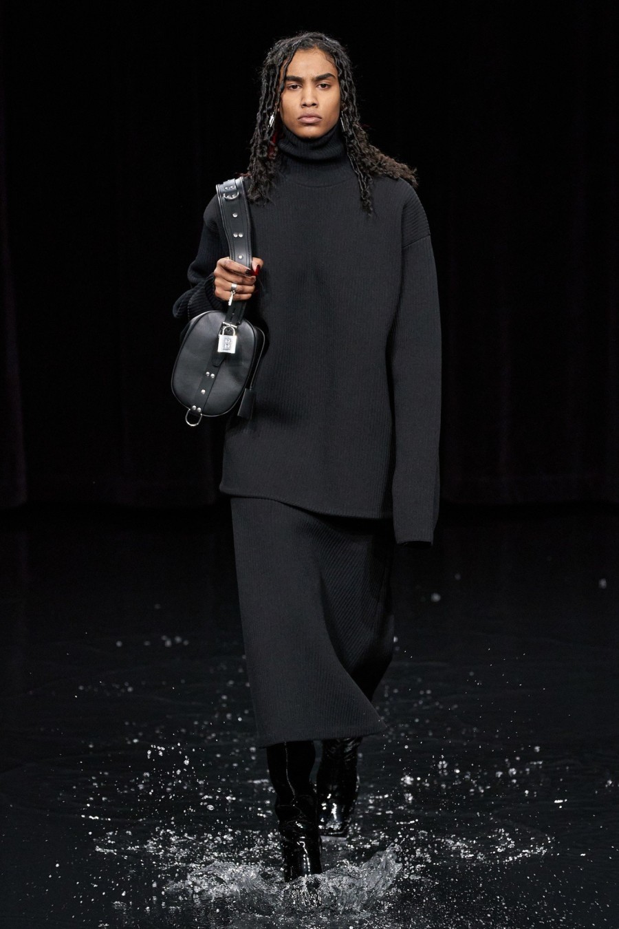 Το απρόσμενο performance του Kanye West και όλα τα τελευταία νέα από την Εβδομάδα Μόδας στο Παρίσι - Φωτογραφία 8