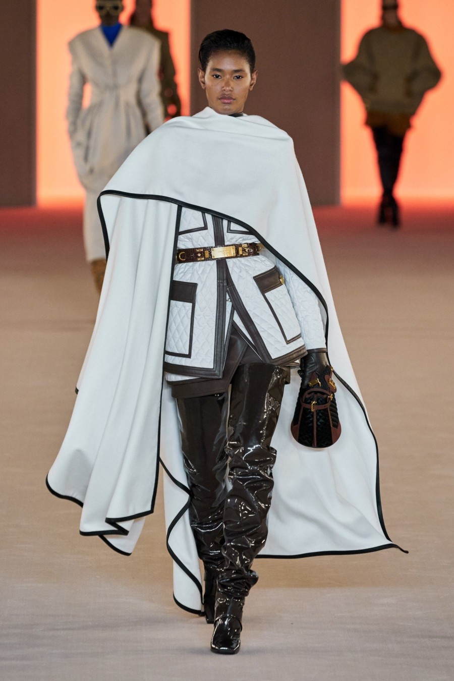 Το απρόσμενο performance του Kanye West και όλα τα τελευταία νέα από την Εβδομάδα Μόδας στο Παρίσι - Φωτογραφία 9