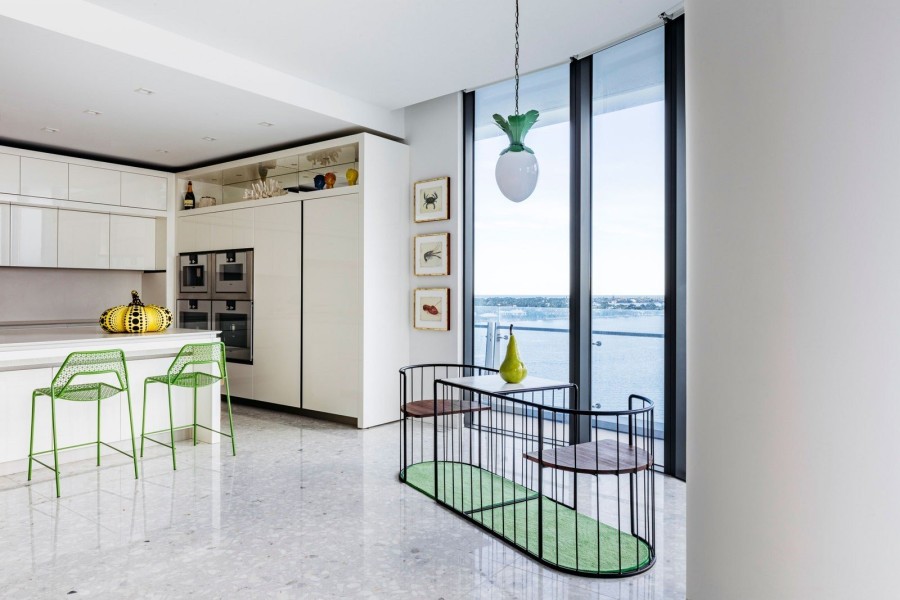 Ένα πολύχρωμο και γεμάτο αντικείμενα τέχνης διαμέρισμα στη Florida που θα σας ενθουσιάσει- Φωτογραφία 1