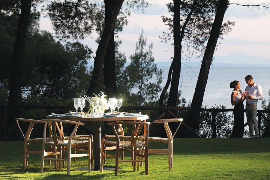 Ζήστε την απόλυτη εμπειρία διαμονής σε ένα αιθέριο θέρετρο που βρίσκεται μέσα σε ένα καταπράσινο σκηνικό- Φωτογραφία 4