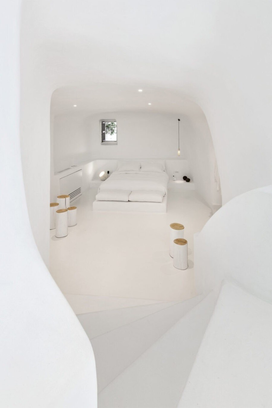 Στο μέτωπο της καλντέρας η υπόσκαφη Villa Charissa «ανοίγεται» με μαεστρία στο Αιγαίο- Φωτογραφία 3