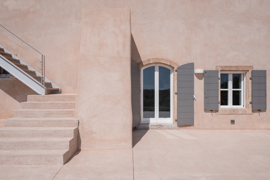 Περιηγηθείτε σε ένα farmhouse στα Κύθηρα που θα σας μαγέψει με την εξεζητημένη αρχιτεκτονική του - Φωτογραφία 9