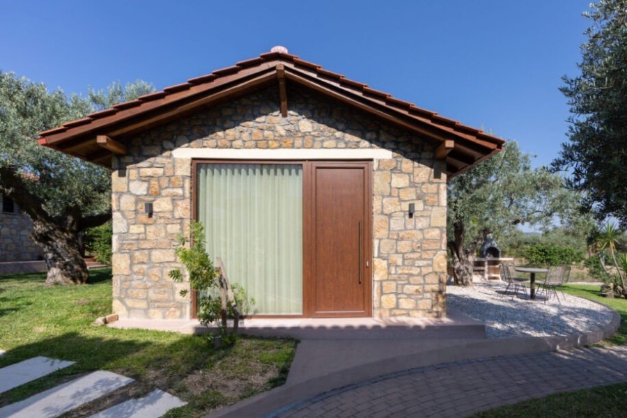 Δύο πανέμορφες boutique βίλες στη Βουρβουρού Χαλκιδικής που σέβονται την αρχιτεκτονική παράδοση του τόπου- Φωτογραφία 7