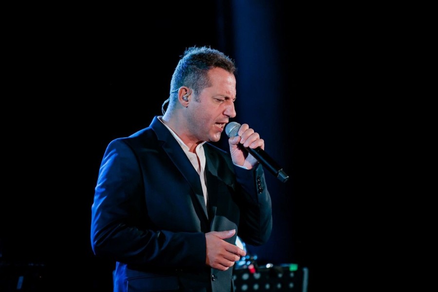 H μοναδική συναυλία του Μίνωα Μάτσα «Ο κόσμος μόνο όταν τον μοιράζεσαι υπάρχει» γέμισε μελωδία τη Ρωμαϊκή Αγορά- Φωτογραφία 7