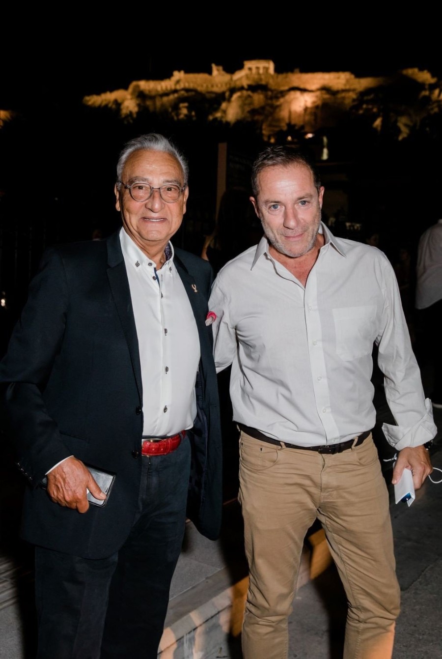 H μοναδική συναυλία του Μίνωα Μάτσα «Ο κόσμος μόνο όταν τον μοιράζεσαι υπάρχει» γέμισε μελωδία τη Ρωμαϊκή Αγορά- Φωτογραφία 16