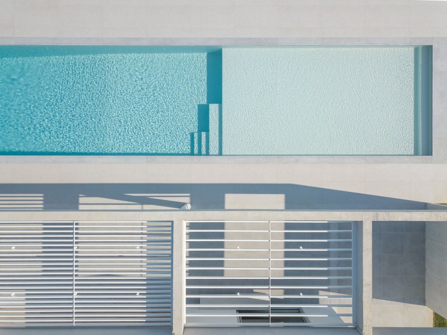 Το μοντερνιστικό beach house Neratza στην Πελοπόννησο είναι ό,τι πιο όμορφο θα δείτε σήμερα- Φωτογραφία 2