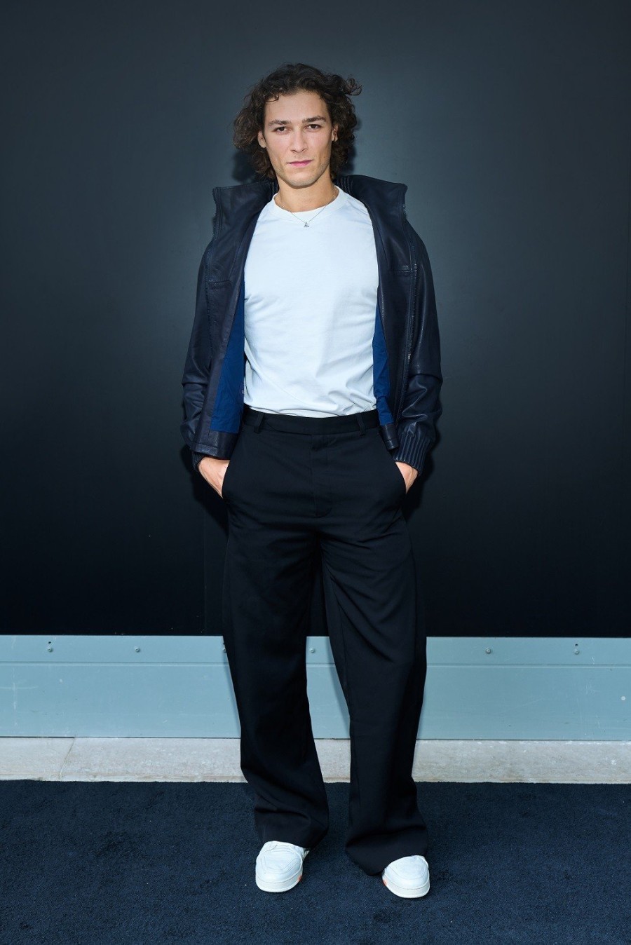 Οι οίκοι Louis Vuitton & Chanel έφεραν καλλιτεχνικό αέρα και Nouvelle Vague αισθητική στην τελευταία ημέρα της Εβδομάδας Μόδας στο Παρίσι - Φωτογραφία 9