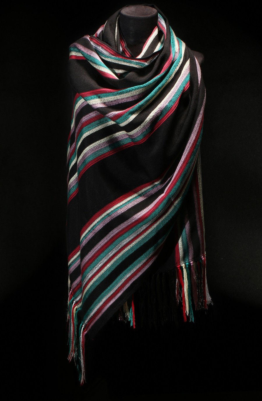 Δύο νέοι δημιουργοί αναβιώνουν την παραδοσιακή τέχνη της υφαντικής- Φωτογραφία 8