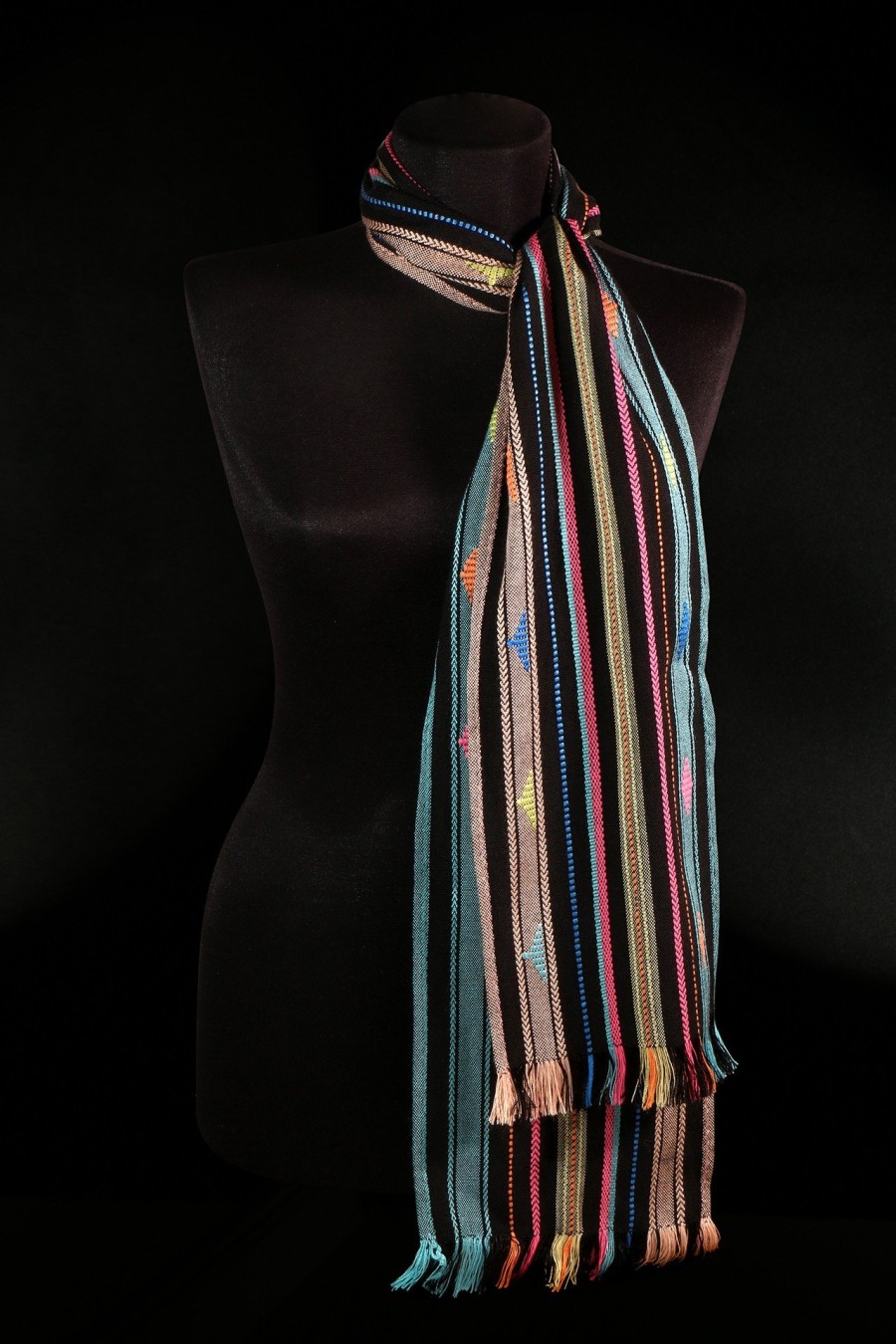 Δύο νέοι δημιουργοί αναβιώνουν την παραδοσιακή τέχνη της υφαντικής- Φωτογραφία 10