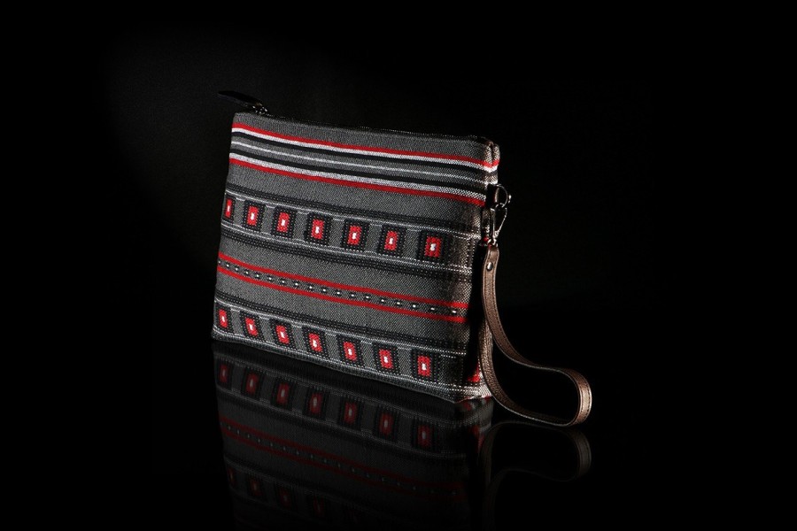 Δύο νέοι δημιουργοί αναβιώνουν την παραδοσιακή τέχνη της υφαντικής- Φωτογραφία 5