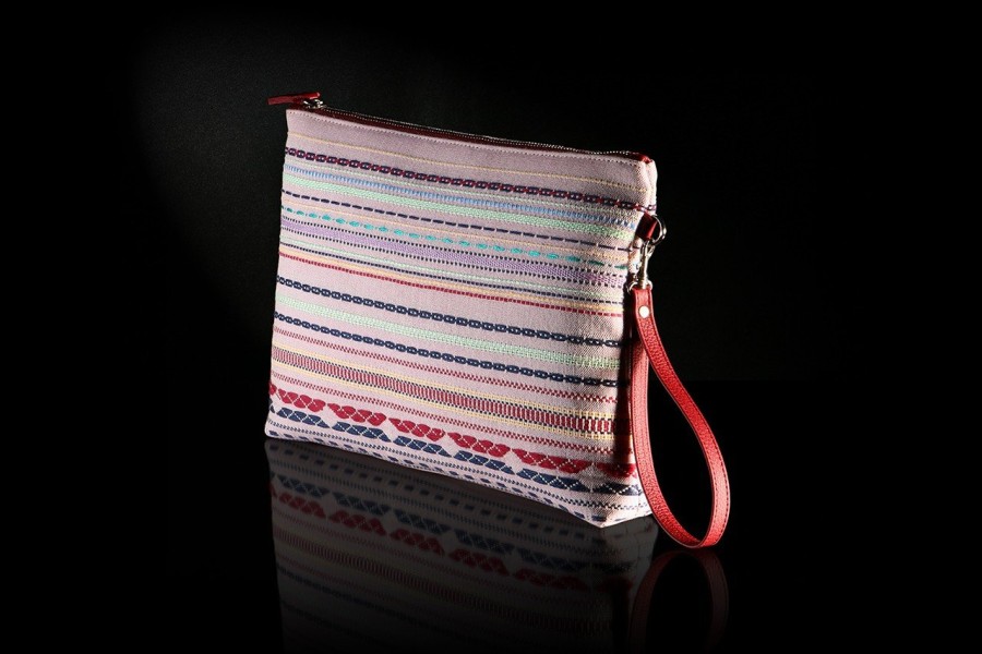 Δύο νέοι δημιουργοί αναβιώνουν την παραδοσιακή τέχνη της υφαντικής- Φωτογραφία 7