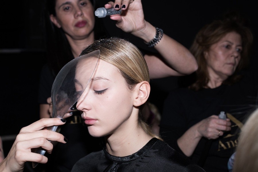 Στο backstage του couture show των Mi-Ro - Φωτογραφία 14