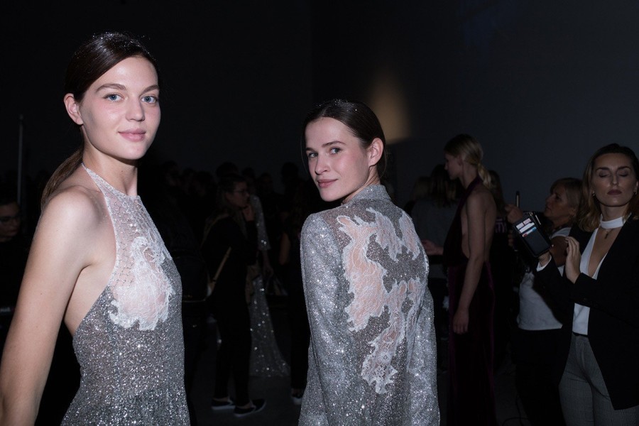 Στο backstage του couture show των Mi-Ro - Φωτογραφία 16