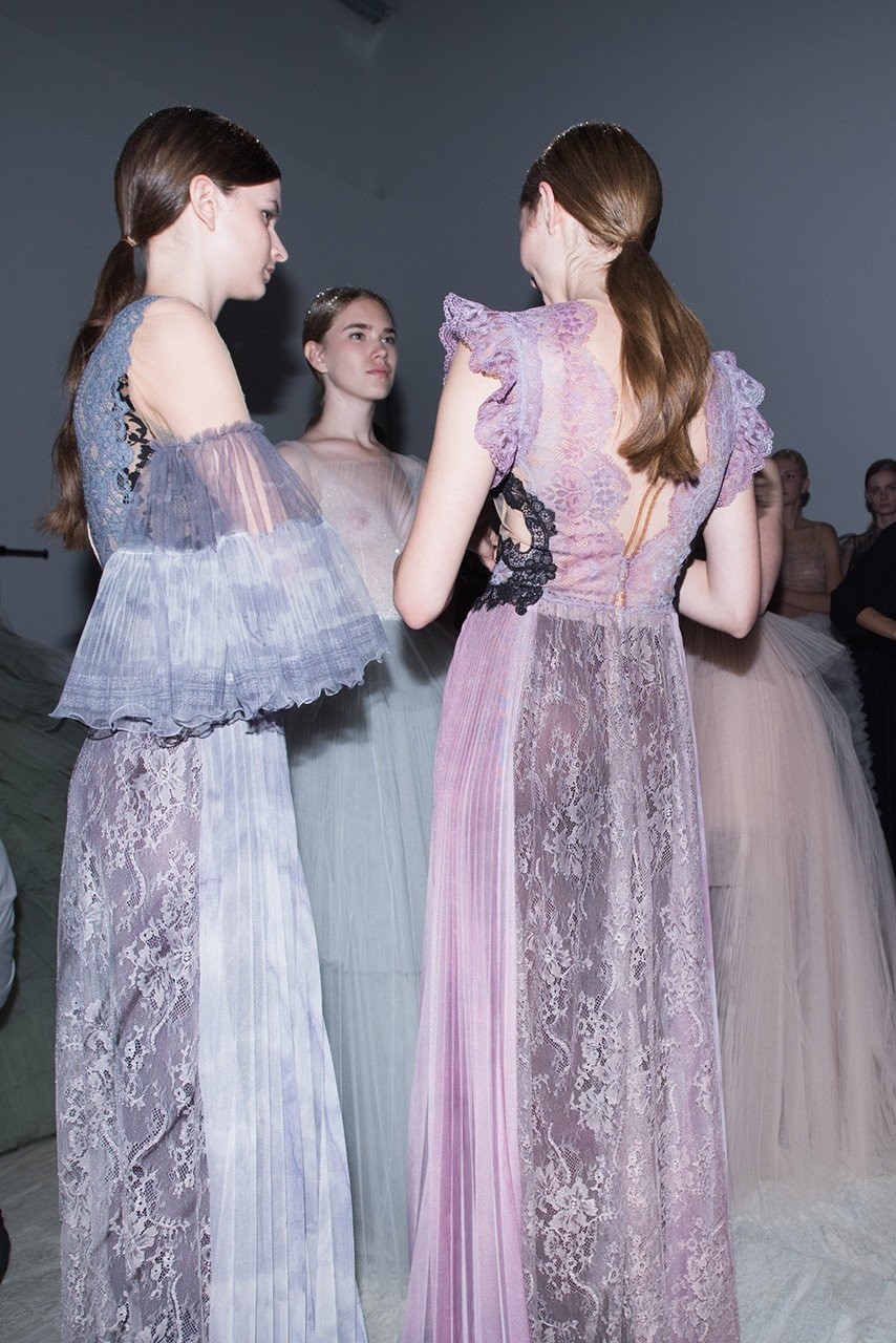 Στο backstage του couture show των Mi-Ro - Φωτογραφία 4