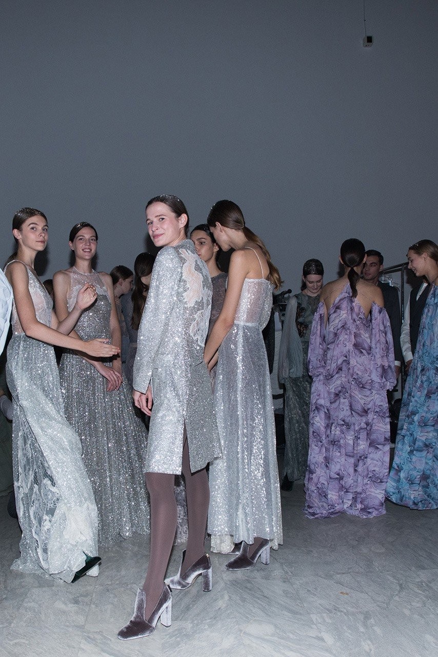 Στο backstage του couture show των Mi-Ro - Φωτογραφία 17