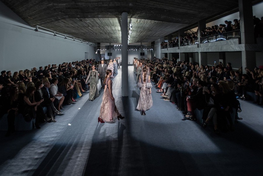 Στο backstage του couture show των Mi-Ro - Φωτογραφία 7