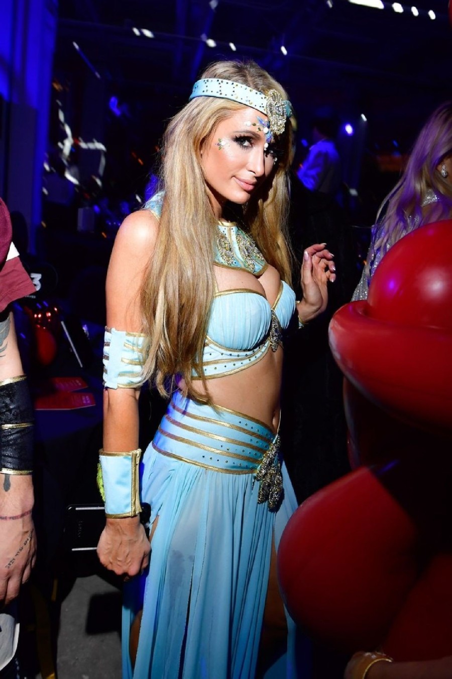 Ένα φιλανθρωπικό Halloween party με την υπογραφή του Jeff Koons στη Νέα Υόρκη - Φωτογραφία 9