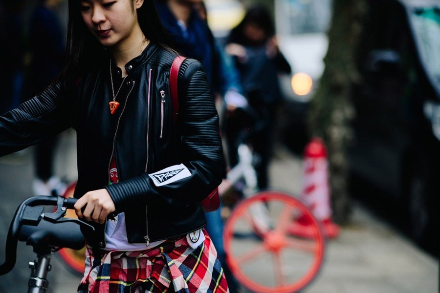 Μαθήματα μόδας από τους attendees του Shanghai FW - Φωτογραφία 15