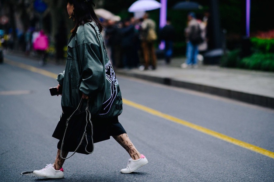 Μαθήματα μόδας από τους attendees του Shanghai FW - Φωτογραφία 16