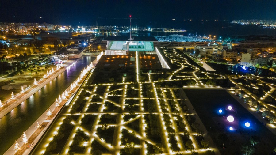 Η διευθύντρια Προγραμματισμού & Παραγωγής του ΚΠΙΣΝ, Γαβριέλλα Τριανταφύλλη, μας μιλάει για τον λαμπερό Χριστουγεννιάτικο Κόσμο- Φωτογραφία 6