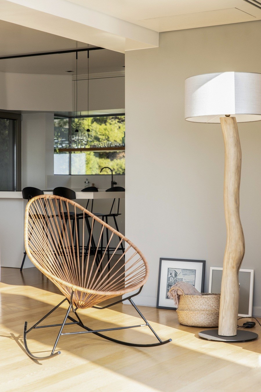 Joie de Vivre: Η αρχιτέκτονας Στέλλα Δημητριάδου μάς υποδέχεται στο σπίτι της στη Βουλιαγμένη και μιλάει για το νέο της project Synama- Φωτογραφία 1