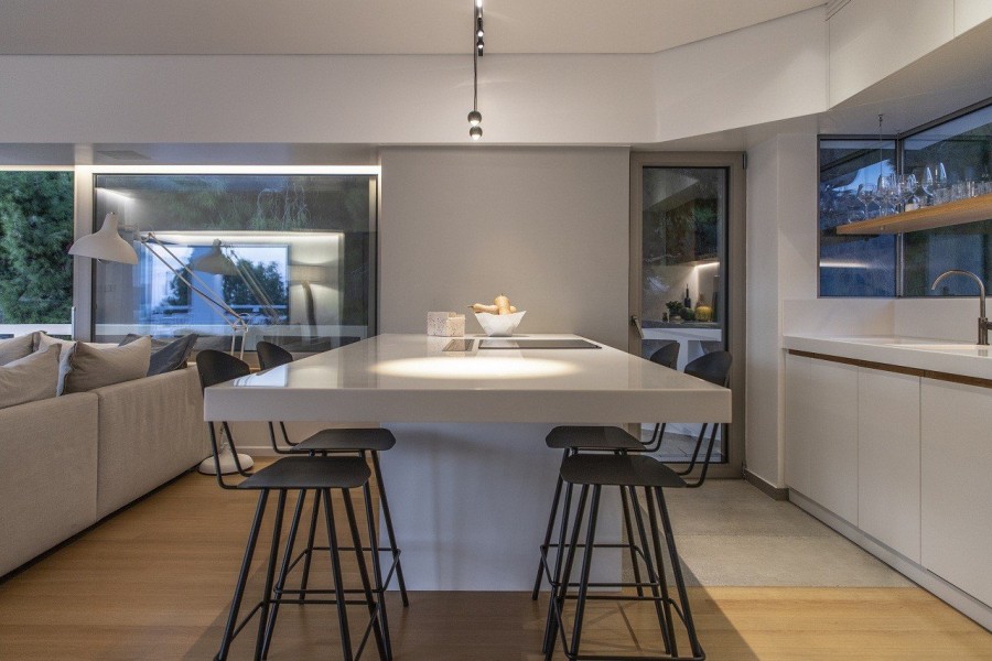 Joie de Vivre: Η αρχιτέκτονας Στέλλα Δημητριάδου μάς υποδέχεται στο σπίτι της στη Βουλιαγμένη και μιλάει για το νέο της project Synama- Φωτογραφία 12