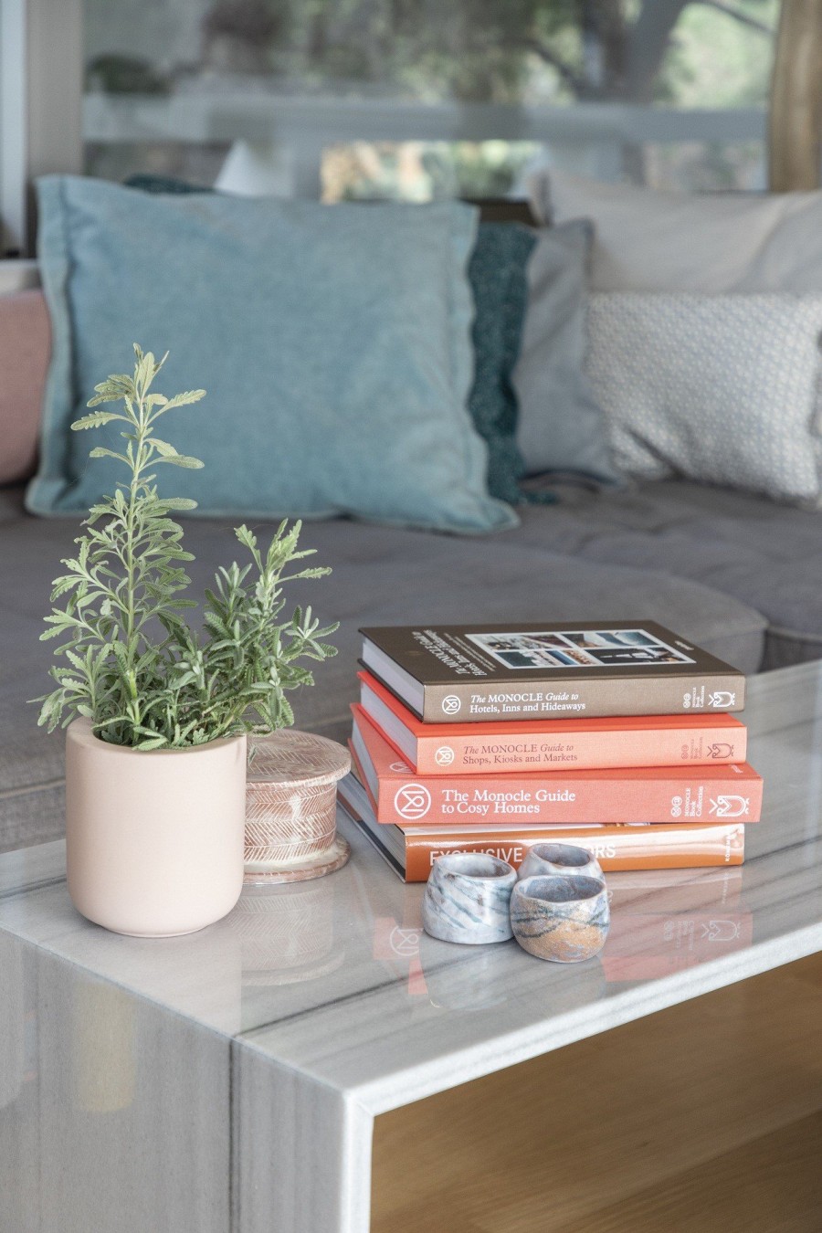 Joie de Vivre: Η αρχιτέκτονας Στέλλα Δημητριάδου μάς υποδέχεται στο σπίτι της στη Βουλιαγμένη και μιλάει για το νέο της project Synama- Φωτογραφία 15