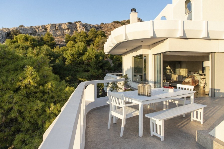 Joie de Vivre: Η αρχιτέκτονας Στέλλα Δημητριάδου μάς υποδέχεται στο σπίτι της στη Βουλιαγμένη και μιλάει για το νέο της project Synama- Φωτογραφία 18