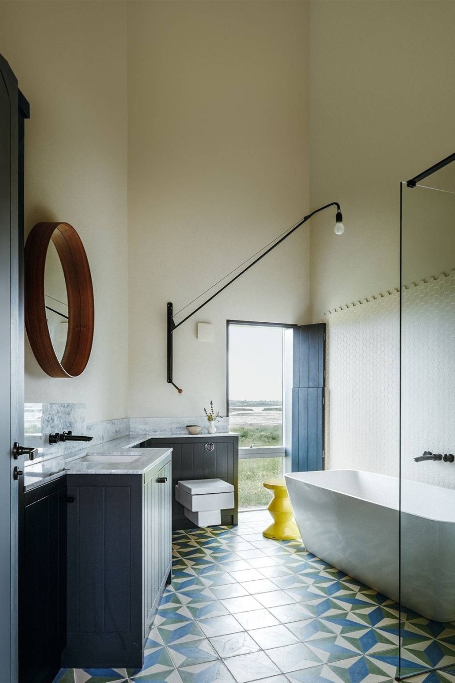 Ένα ευάερο κι ευήλιο σπίτι στην Αγγλία που «πλημμυρίζεται» από φυσικό φως και ξεχωρίζει για τις artistic πινελιές του- Φωτογραφία 6