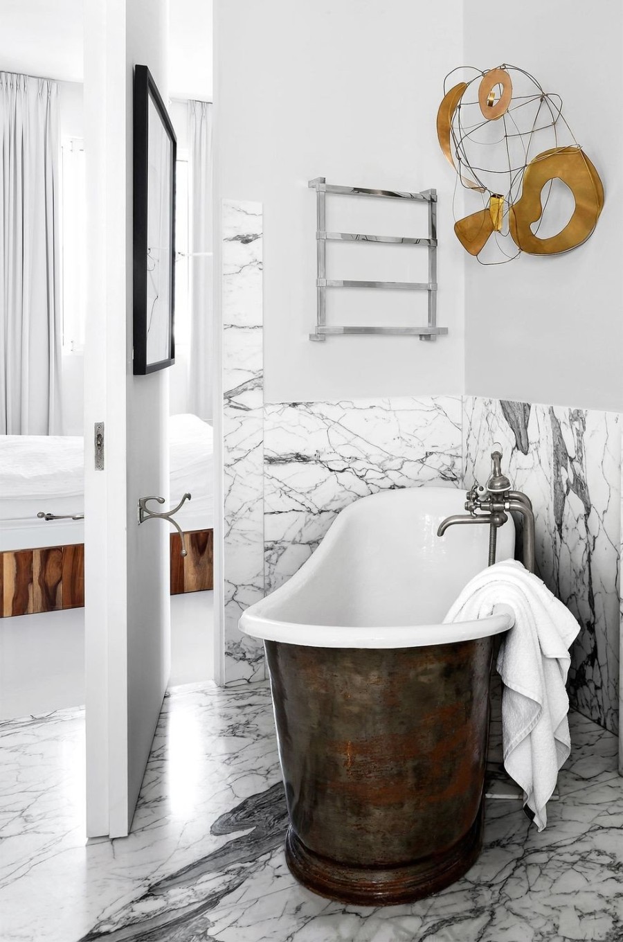 Μια εξοχική κατοικία στο Tel Aviv που ξεχωρίζει για τα πολυτελή έργα τέχνης & τον σύγχρονο μινιμαλισμό της- Φωτογραφία 6