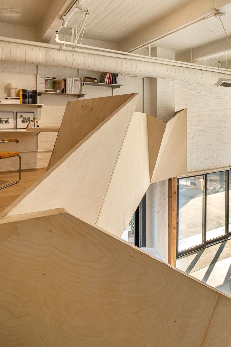 Ένα ξεχωριστό loft στο Los Angeles που αποτελεί ωδή στην ανοιξιάτικη διακόσμηση & τον σύγχρονο μινιμαλισμό- Φωτογραφία 1