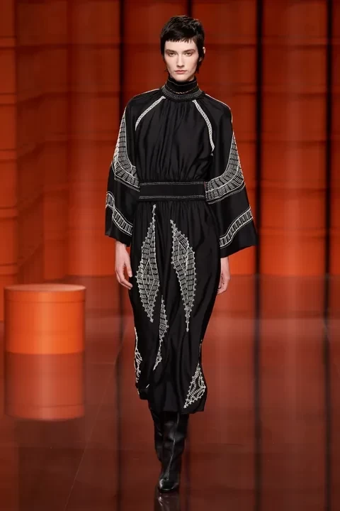 Paris Fashion Week: Οι Fall/Winter '21 συλλογές μεγάλων οίκων μας συστήνουν τις νέες τάσεις- Φωτογραφία 2