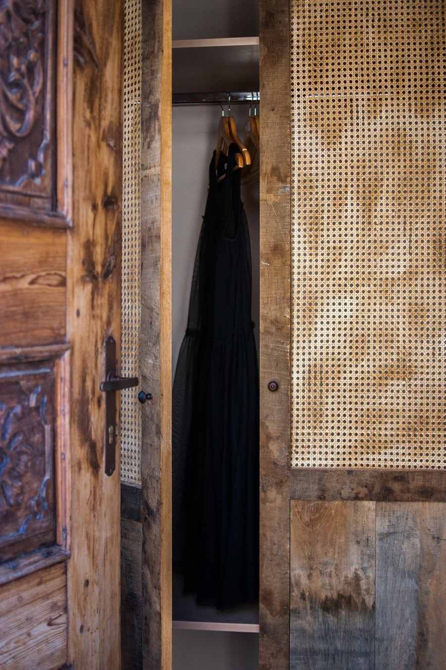 Μια πέτρινη κατοικία στη Μάνη που αντλεί έμπνευση από τα φυσικά χρώματα του μοναδικού τοπίου της περιοχής- Φωτογραφία 8