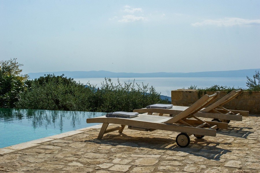 Μια πέτρινη κατοικία στη Μάνη που αντλεί έμπνευση από τα φυσικά χρώματα του μοναδικού τοπίου της περιοχής- Φωτογραφία 4