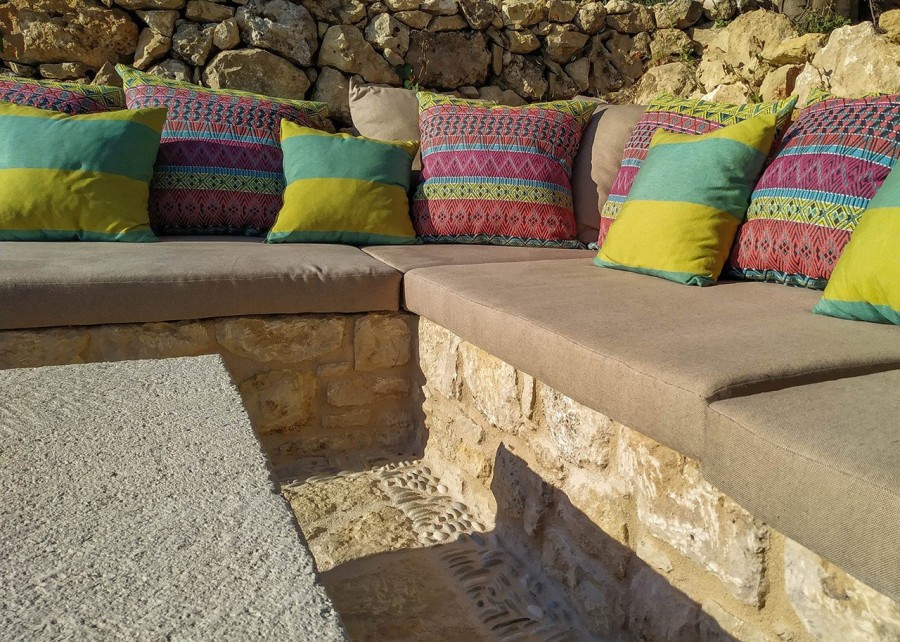 Μια πέτρινη κατοικία στη Μάνη που αντλεί έμπνευση από τα φυσικά χρώματα του μοναδικού τοπίου της περιοχής- Φωτογραφία 9